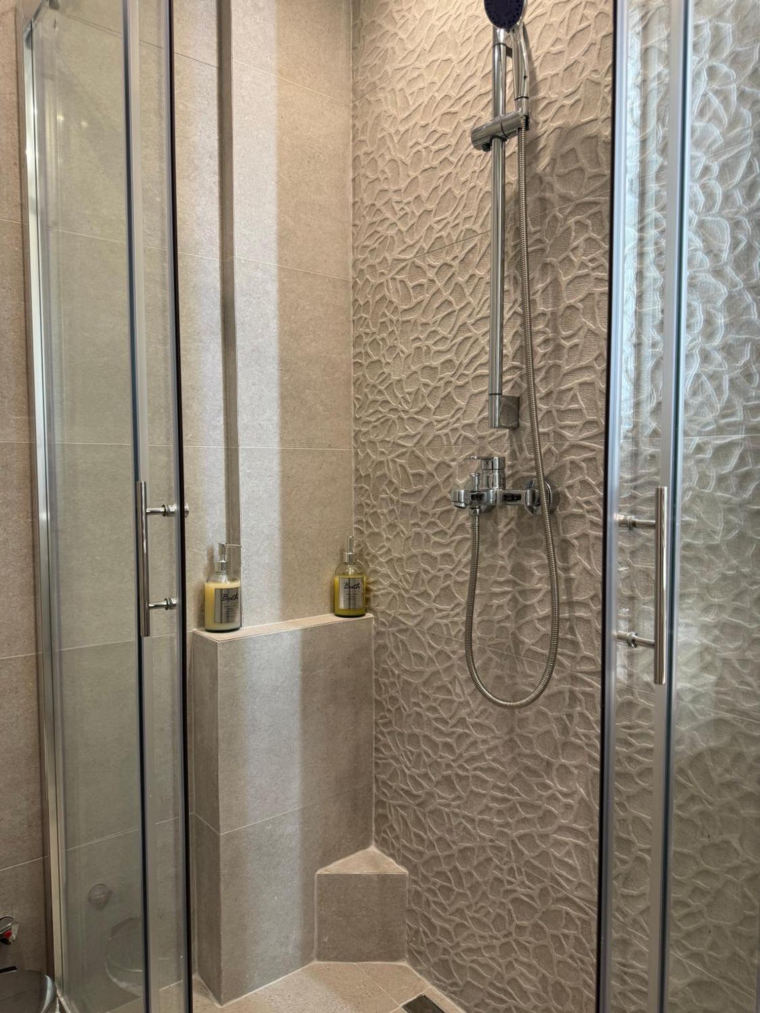 Dekolomvou Apartment เทสซาโลนิกิ ภายนอก รูปภาพ